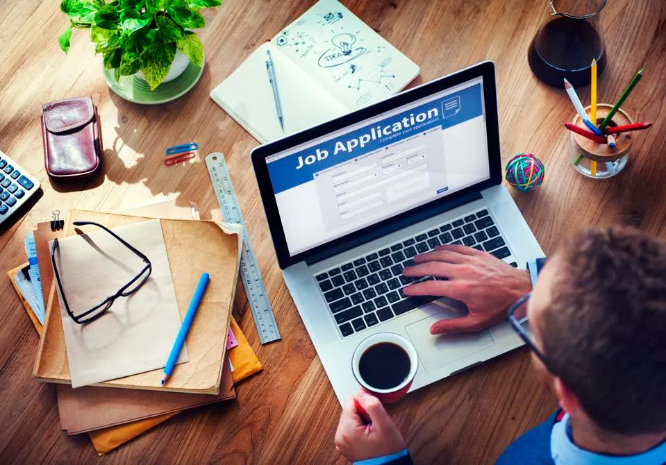 How can listing activities and honors on a resume help high school students get into college? Boost Your College Application with These Resume Tips