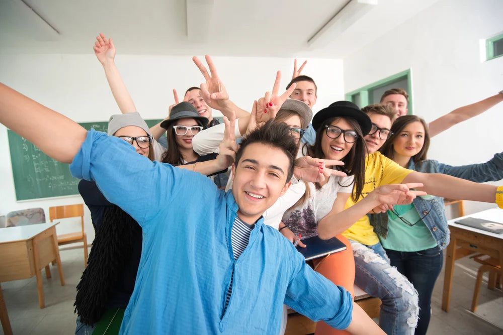 What activities should high school students put on their resume to strengthen their college applications? Top extracurriculars for competitive admissions