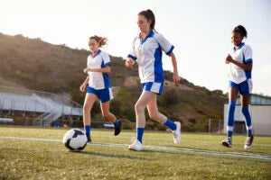what percentage of teens participate in extracurriculars